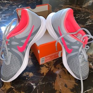 Nike Revolution Youth Tennis Shoes